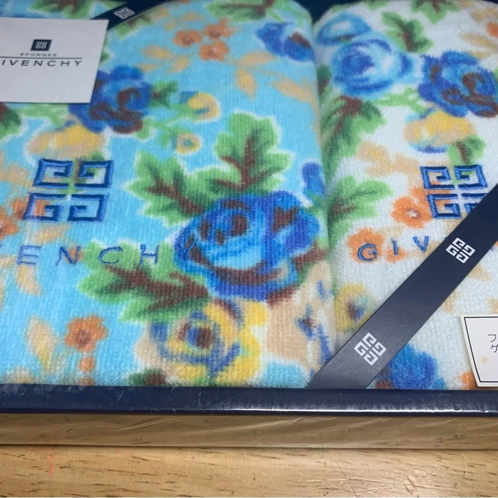 Givenchy Floral Blue Towel Set